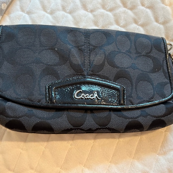 Coach clutch - Picture 1 of 5
